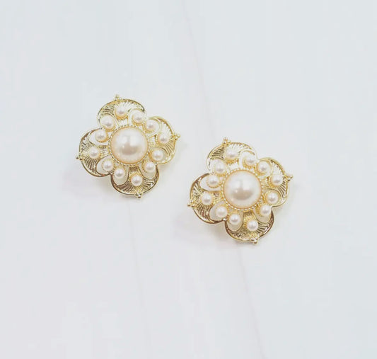 Pearl gold Earrings