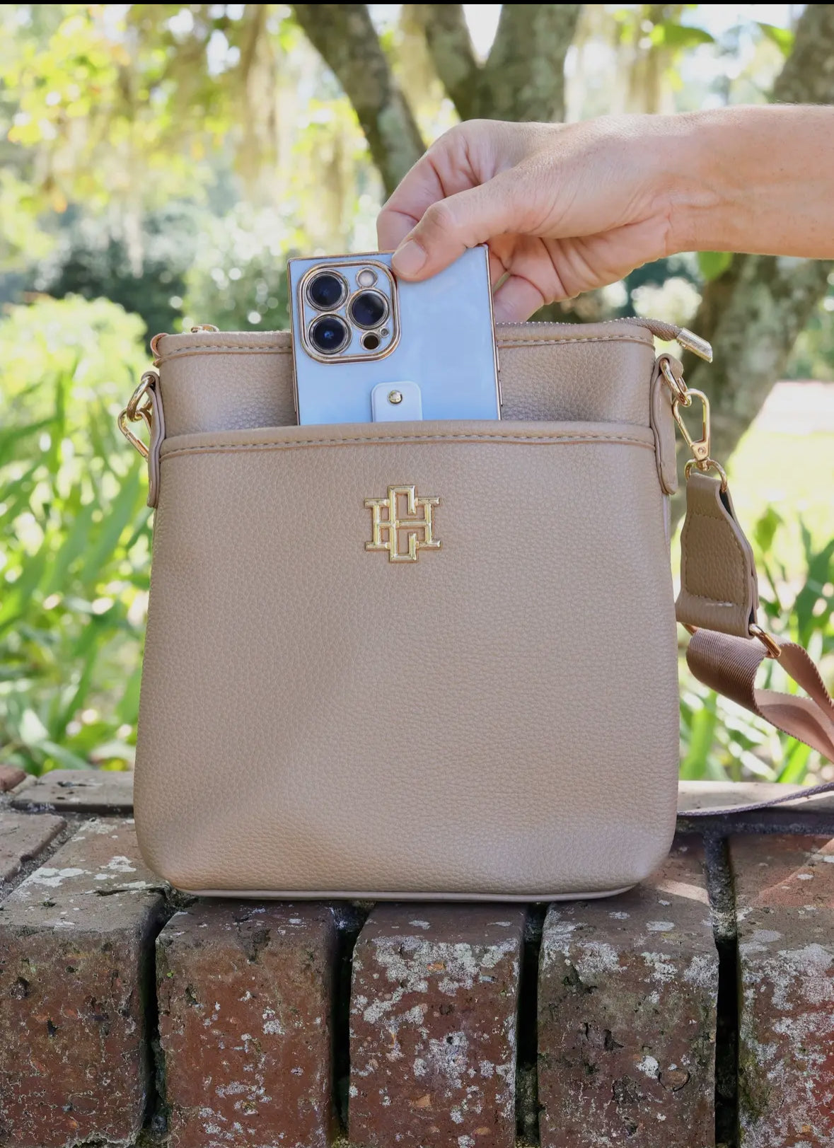 Briggs Crossbody